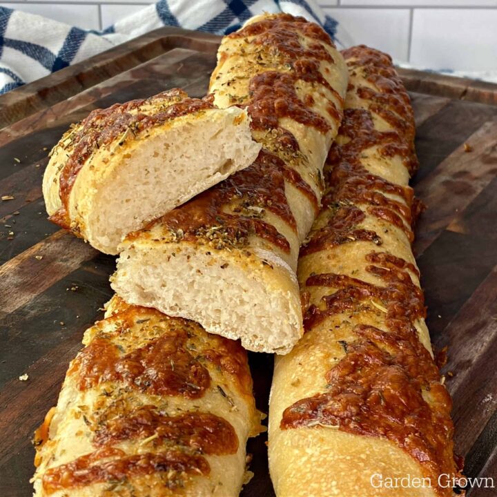How to Make Italian Herbs and Cheese Bread