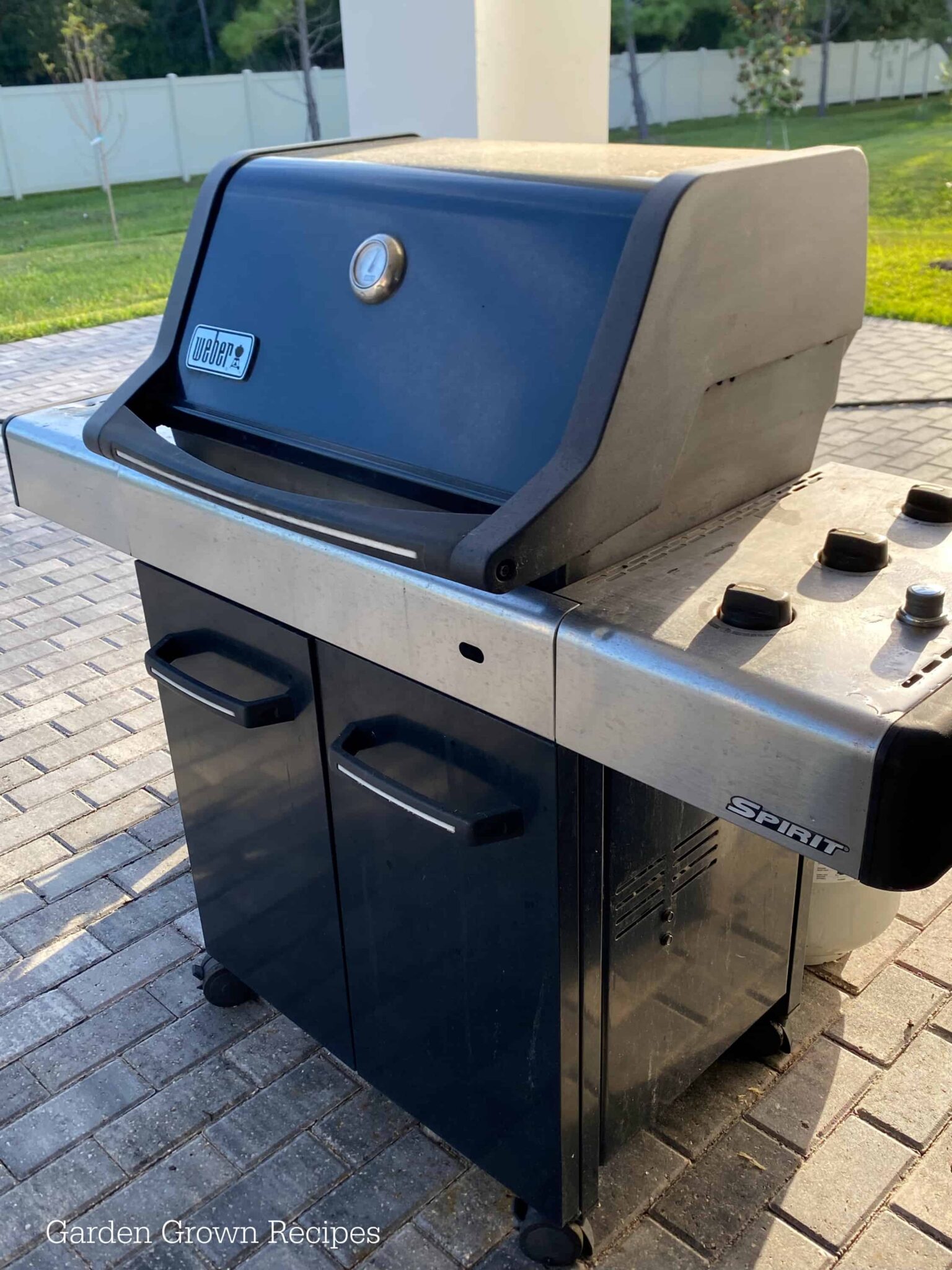 Hans Grill Pizza Stone for Grilling Delicious Pizzas