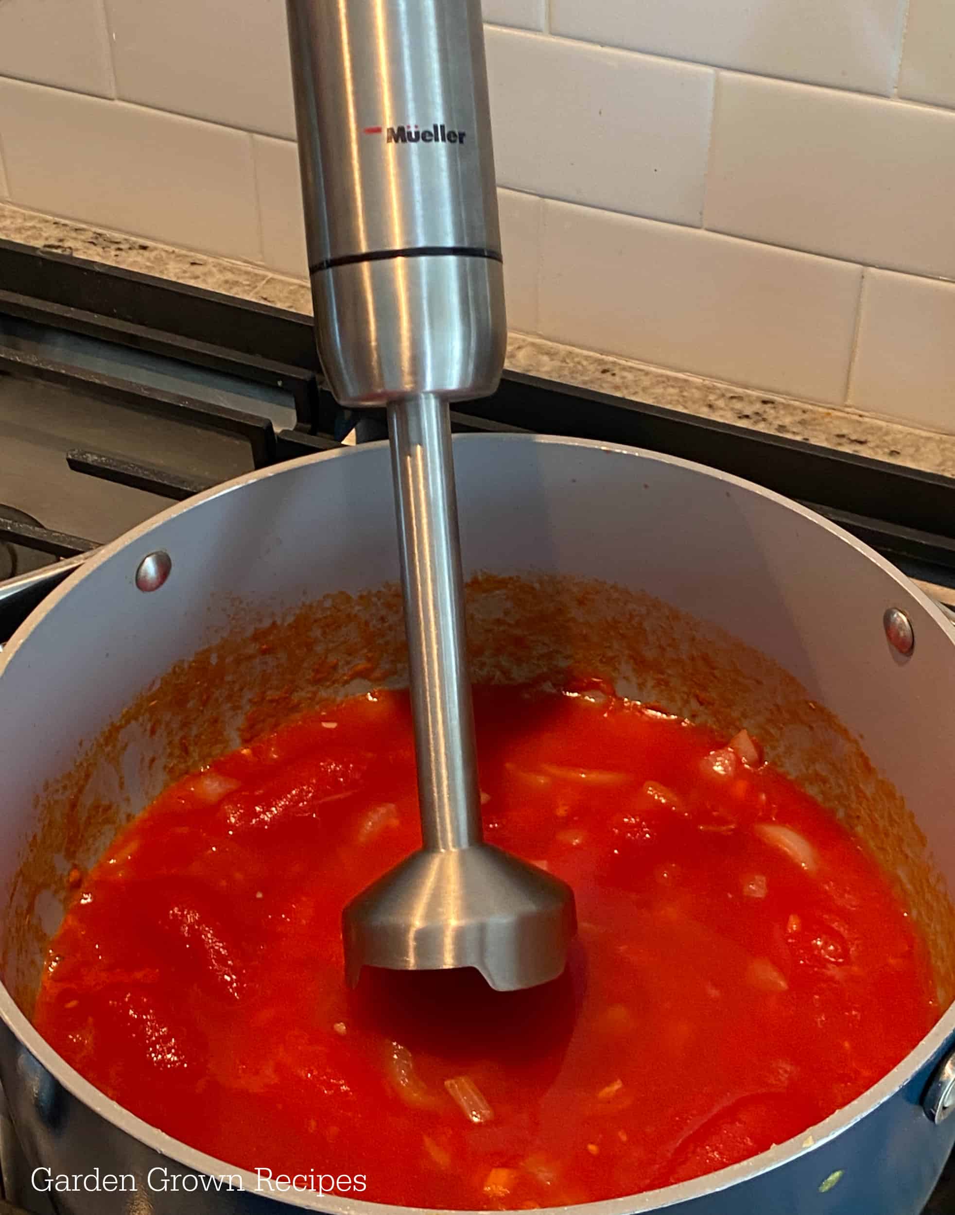 immersion blender for making sauce 
